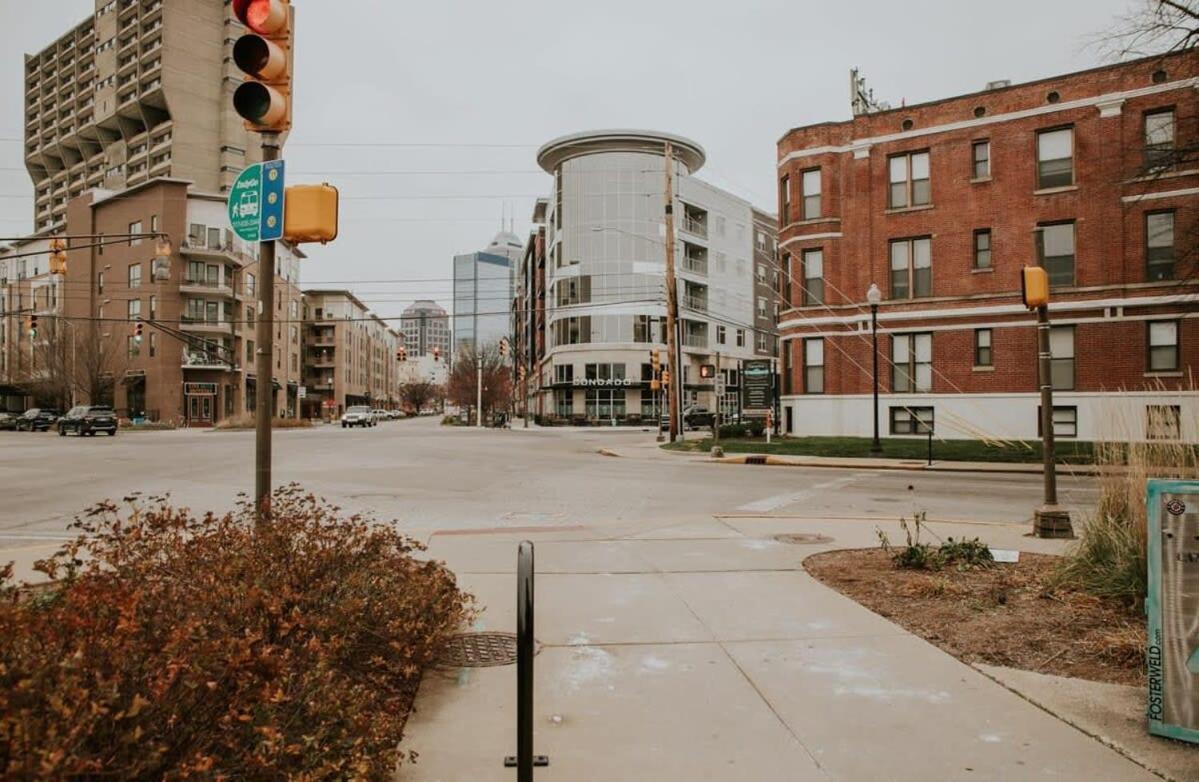 18Br 17Ba Combined Apartments Close To Lucas Oil Stadiom Indianapolis Exterior photo