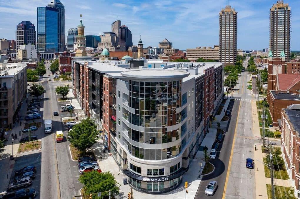 18Br 17Ba Combined Apartments Close To Lucas Oil Stadiom Indianapolis Exterior photo